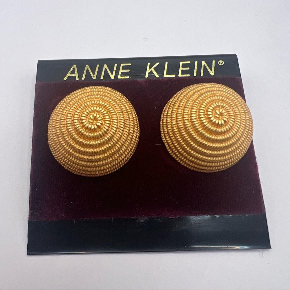 New Old Stock Vintage Anne Klein Chunky Gold Tone Pierced Earrings - Picture 1 of 5